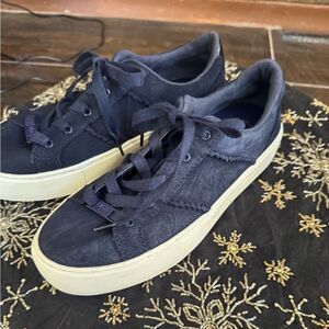 UGG Dinale Sneakers Navy Suede Women’s Size 8 Casual Lace-Up EUC SZ 8